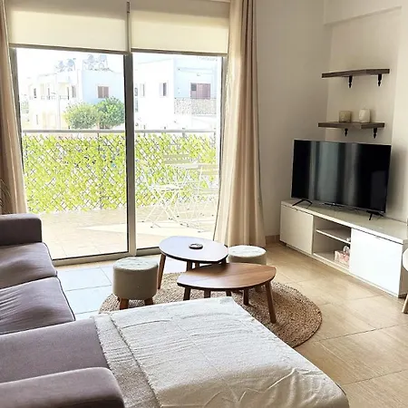 Relaxing 2bdr Retreat In Protaras アパート パラリムニ