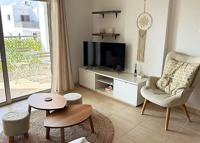 Relaxing 2bdr Retreat In Protaras 아파트 파라림니