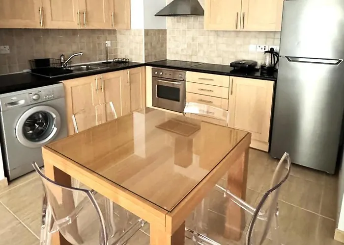 Relaxing 2bdr Retreat In Protaras 파라림니